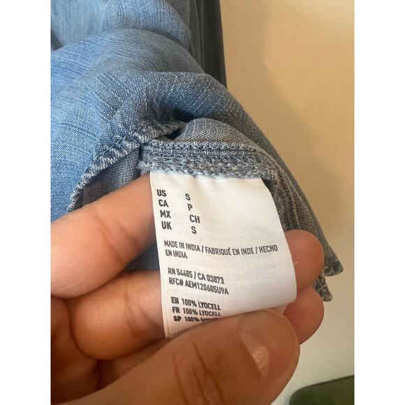 American Eagle Woman’s Chambrey Lace Up Top Small Boho Preppy - Picture 7 of 7